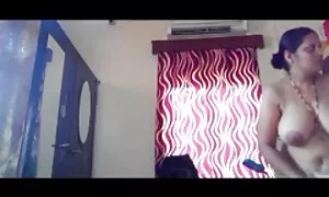 एक रजत सदस्य आलिया भट्ट की सेक्सी मूवी के साथ एक योद्धा बांधने एक सैन्य वर्दी में मॉडल