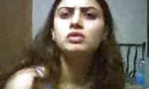 कैमरा के सामने यौन पैंट तंग कपड़े में सुंदर सेक्सी मूवी जैसी मूवी लड़की