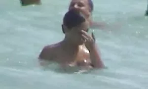 लड़की लॉकर कमरे में छोटे कैटरीना कैफ की सेक्सी मूवी स्तनों के साथ चमक