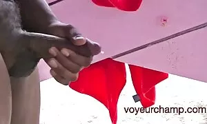 मालिश के दौरान हिंदी सेक्सी मूवी चूसने तंग कपड़ों में सुंदर स्तनों के साथ श्यामला